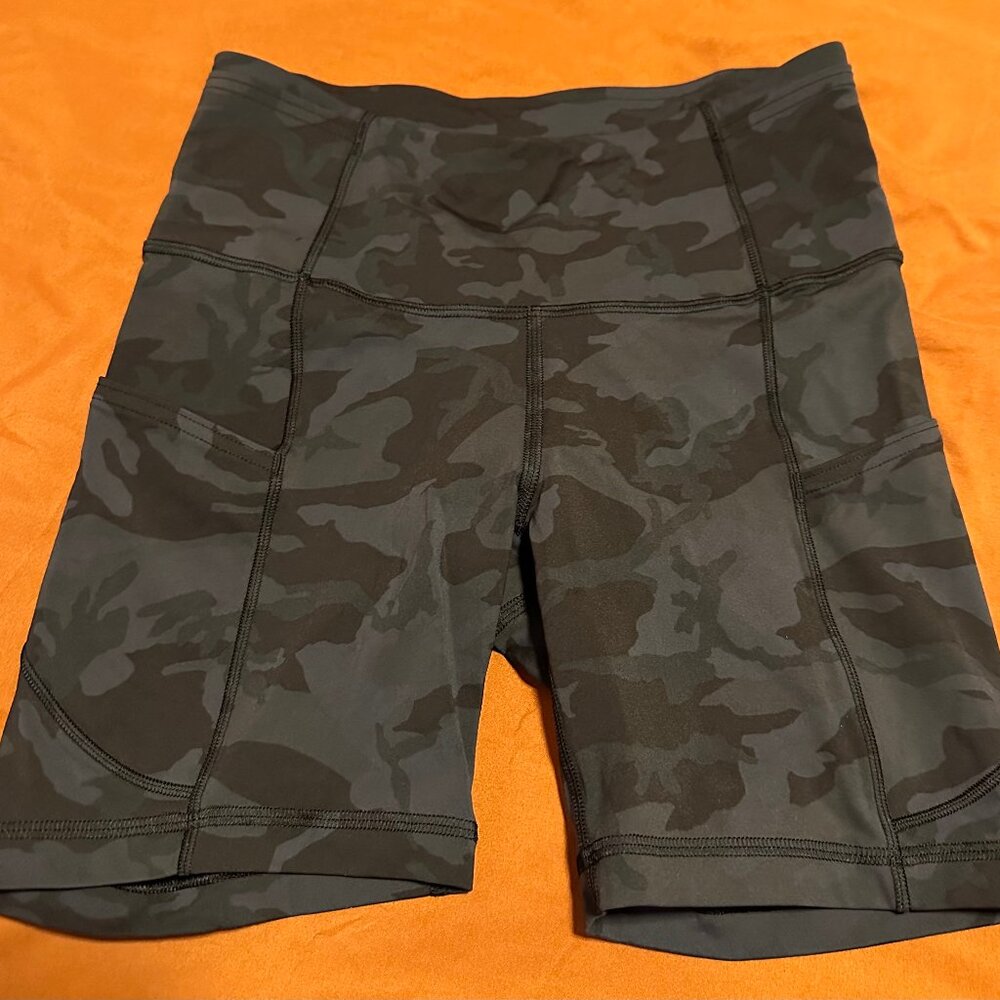 Lululemon Bike Shorts - Size 4 Camo